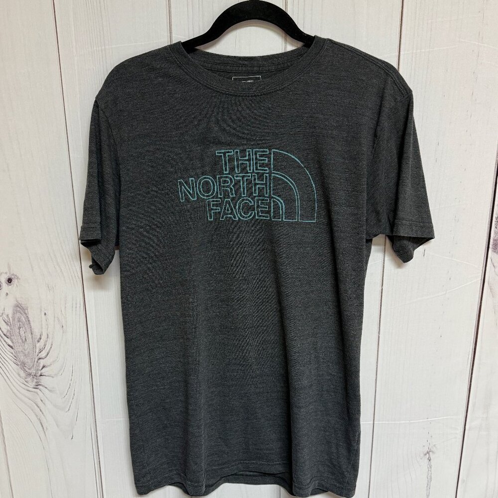The North Face Men’s Slim Fit Gray Logo T-Shirt Medium Short Sleeve, EUC